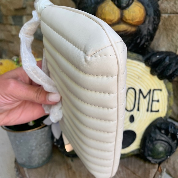 Authentic COACH 1941 Nappa leather/smooth leather zip top wristlet - Picture 5 of 15